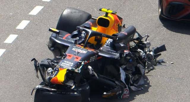 Accidente múltiple en la salida que deja tres abandonos y el coche de Checo Pérez partido por la mitad
