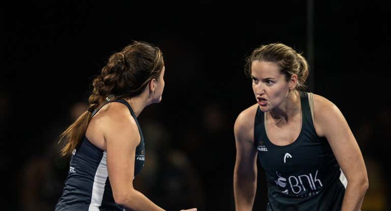 Las campeonas celebran una victoria en Argentina.