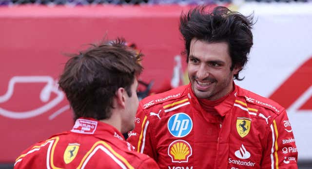Carlos Sainz presume de juego en equipo y hace piña: “Vamos cada vez más y más fuertes”