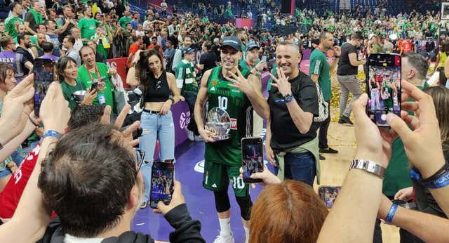 Kostas Sloukas, el MVP que ya ha coronado la Euroliga… ¡con tres equipos distintos!