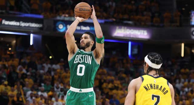 Boston remonta 18 puntos y se planta a un partido de las finales de la mano de Tatum, Holiday y Horford