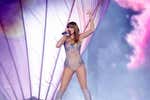 Así se monta el concierto de Taylor Swift en el Bernabéu: 69 camiones aparcados en Valdebebas y el tour del estadio cerrado