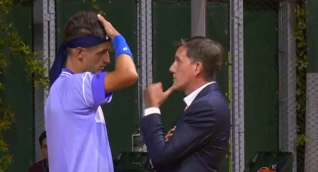 Polémica en Roland Garros: un francés da un pelotazo a una aficionada pero no es descalificado