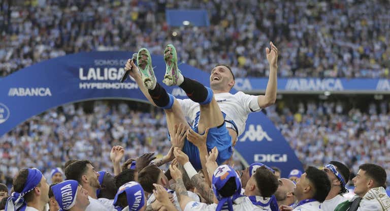 Deportivo de la Coruña celebrando el ascenso a Segunda División.