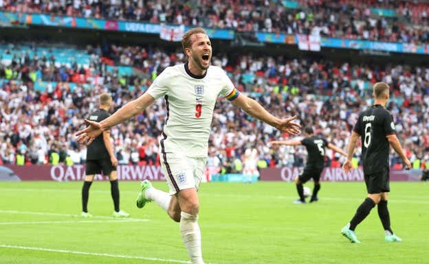 Kane celebra un gol con Inglarerra. Reuters