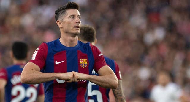 La letra pequeña del comunicado sobre Flick que contradice a Xavi con Lewandowski: «Bajo su batuta promedia más de un gol…»