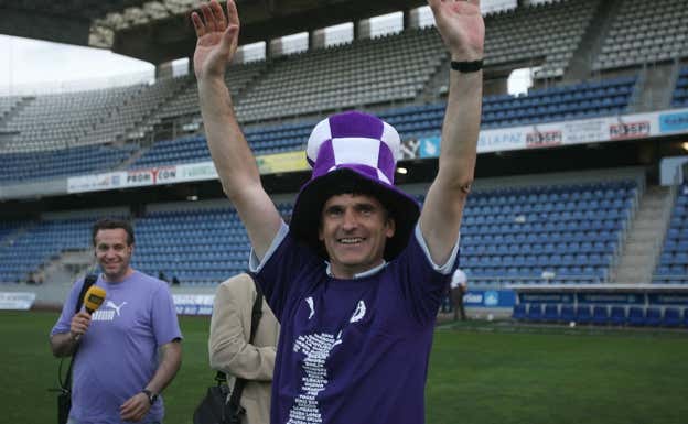José Luis Mendilibar celebrando el ascenso a Primera con el Valladolid.  Ramón Gómez