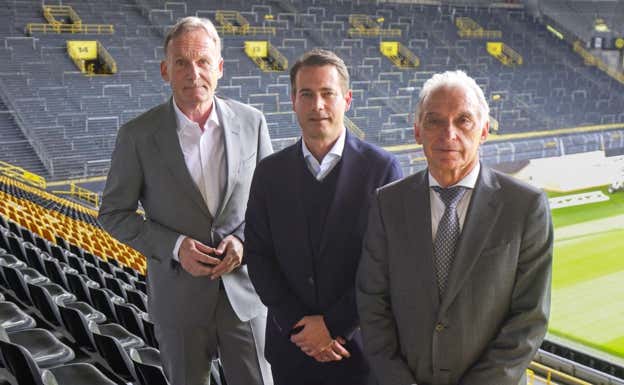 De izquierda a derecha: Watzke, CEO del Borussia y amigo de Florentino; Ricken, su heredero y Lunow, presidente del Borussia. GETTY