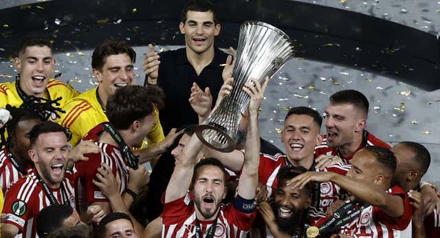 Grecia estuvo a tres minutos de perder una plaza de Champions: los penaltis se la concedían a Dinamarca