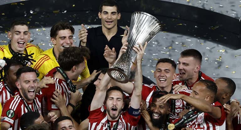 El triunfo de Olympiacos antes de los penaltis le otorga un gran premio al fútbol griego.