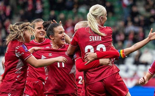 Las jugadoras de Dinamarca celebrando un gol.  Kvindelandsholdet