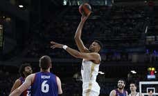 Tavares vuelve a ser el coloso de siempre para 'celebrar' su renovación: “No se concibe el baloncesto del Real Madrid sin él”