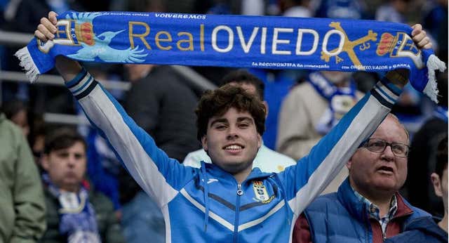 Tres palabras de Pacheta de hace 13 años se convierten en el lema del ascenso del Oviedo