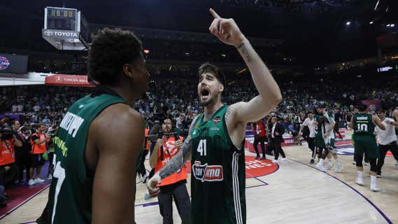 Juancho celebra la Euroliga./EFE/EPA/RONALD WITTEK