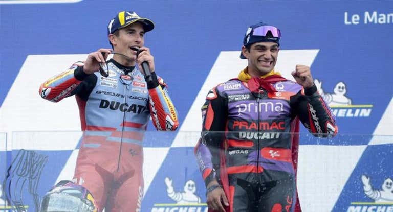 Jorge Martín y Marc Márquez en el podio.
