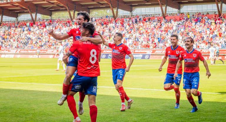 El Numancia celebra un gol en Los Pajaritos.