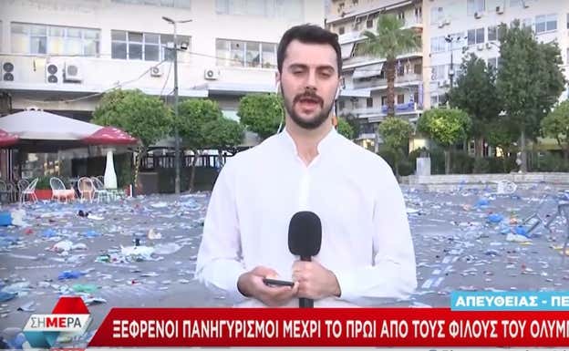 Imagen de la televisión griega con el aspecto de las calles de El Pireo donde se celebró la fiesta.