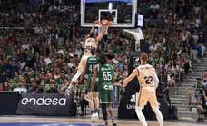 Un recital de baloncesto y un tercer cuarto perfecto dejan a UCAM Murcia a un paso de la final