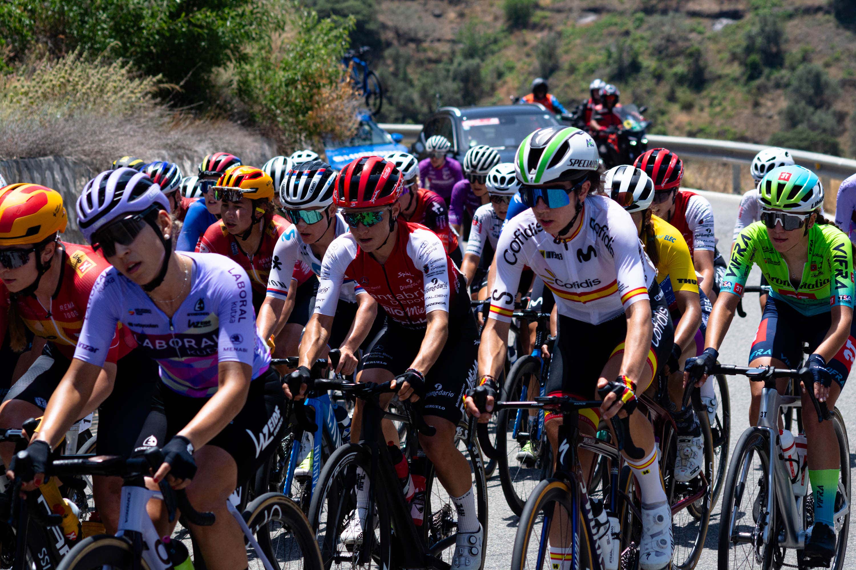 Mireia Benito, con los colores de la selección española en la Vuelta a Andalucía Women Elite. /FRAN REYES