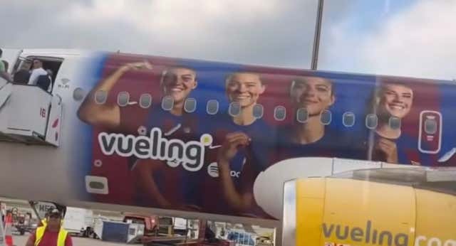 Viajas para ver al Real Madrid en Londres y te encuentras… ¡un avión del Barça!: «El piloto se ha disculpado»