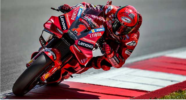 Pecco Bagnaia lidera en casa y Rins y Acosta ponen el toque español