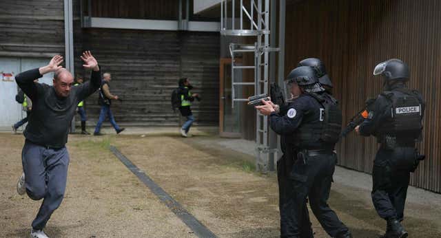 Francia detiene a un individuo que pretendía atentar en los JJOO y monta un simulacro ¡con 600 personas!