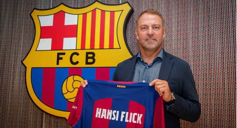 Hansi Flick firmó con el Barça hasta 2026.