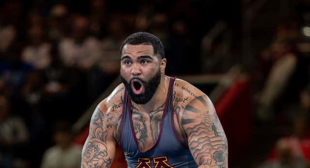 ¡Los Buffalo Bills de la NFL fichan a un medallista olímpico de lucha!