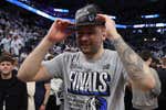 Sólo Jordan aguanta el pulso a un Doncic al que le birlan hasta la cerveza