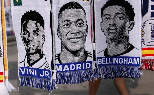 Bufandas del Real Madrid de Vinicius, Mbappé y Bellingham.