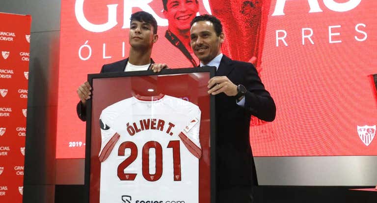 Oliver Torres, en el acto de su despedida con el Sevilla.
