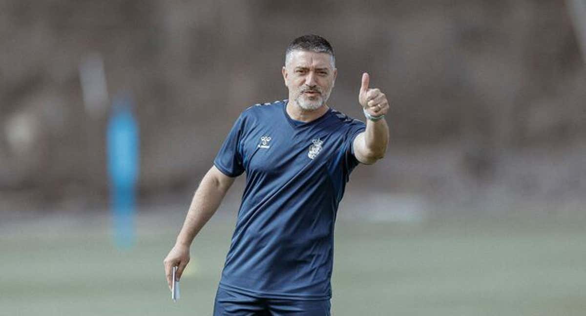 García Pimienta, en un entrenamiento con Las Palmas./ABC