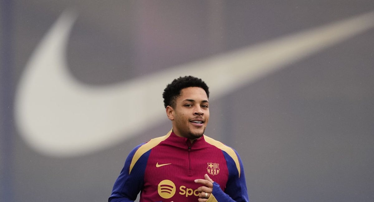 Vitor Roque en un entrenamiento.