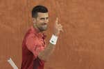 Djokovic caza a las tres de la madrugada otro récord de Federer que parecía imposible