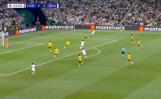 El pase de Fede genera una de las pocas situaciones de ventaja para el Real Madrid en el primer tiempo.  WYSCOUT