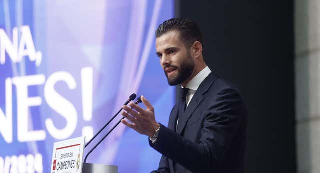 La broma de Nacho con Almeida: “Te perdonamos porque llevas una camisa blanca”