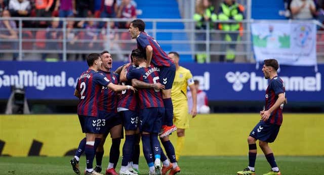 El Eibar vuelve a caer en la maldición de la última jornada