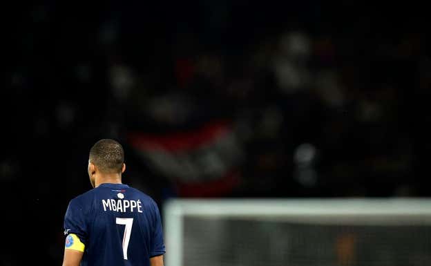 El 7, número favorito de Mbappé, está ocupado en el Real Madrid por Vinicius. REUTERS