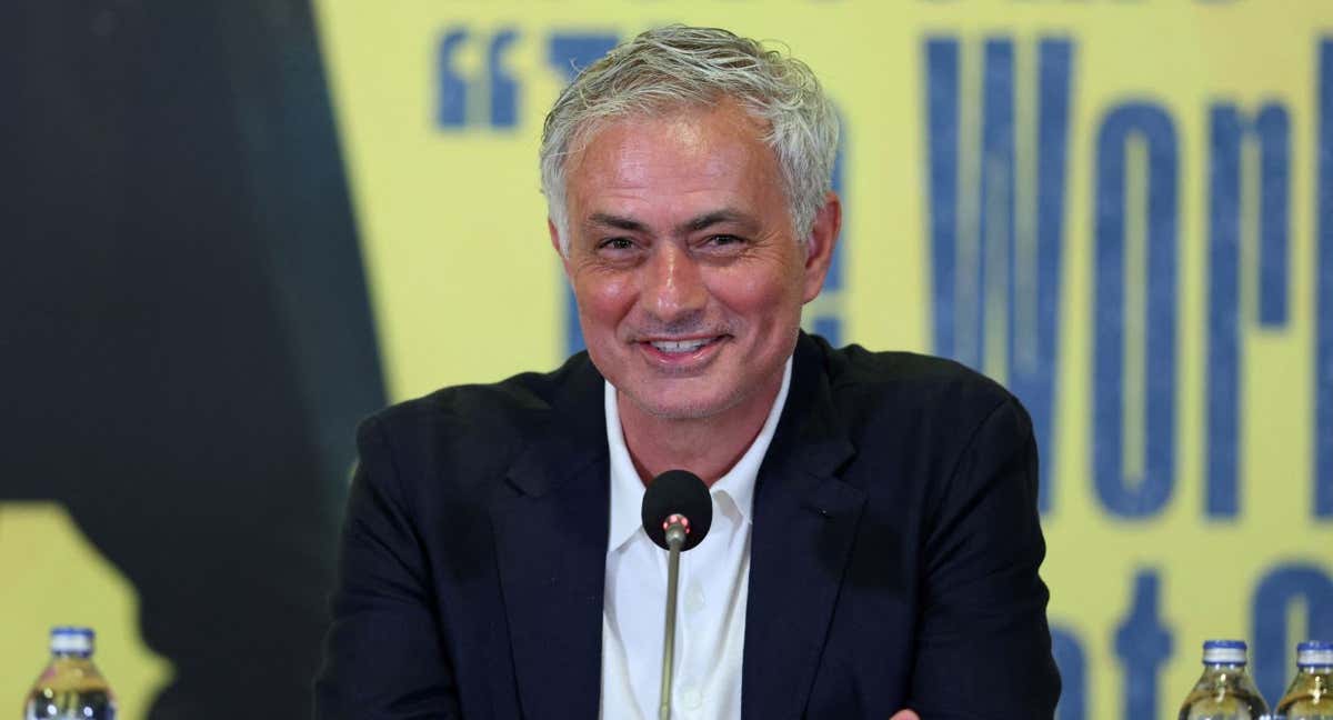 Mourinho en la presentación con el Fenerbahçe.