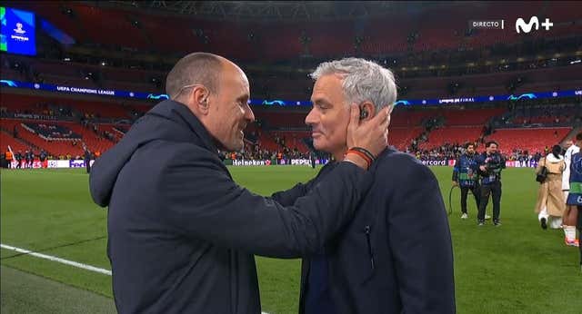 Mourinho a Mateu Lahoz, antes de Bellingham: «¿Qué tal con esto de la tele? Te echamos de menos»