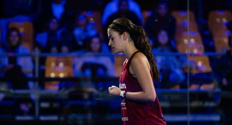 Claudia Fernández durante un partido en el P1 de Chile.