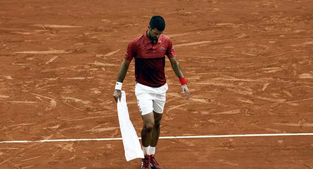 La rodilla aparta a Djokovic de Roland Garros y del número 1