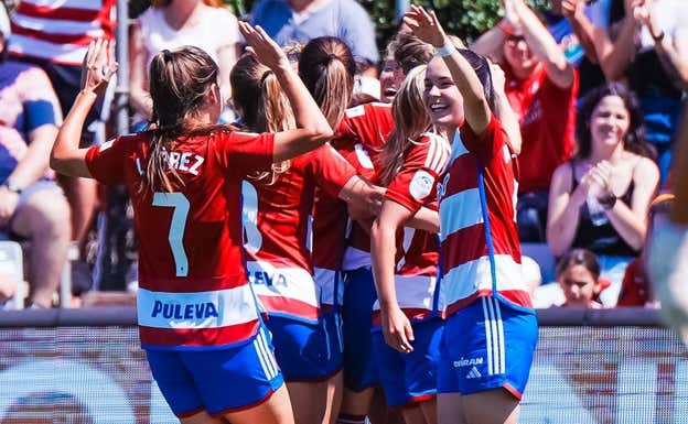 Las jugadoras del Granada femenino celebrando un gol.  GRANADA CF