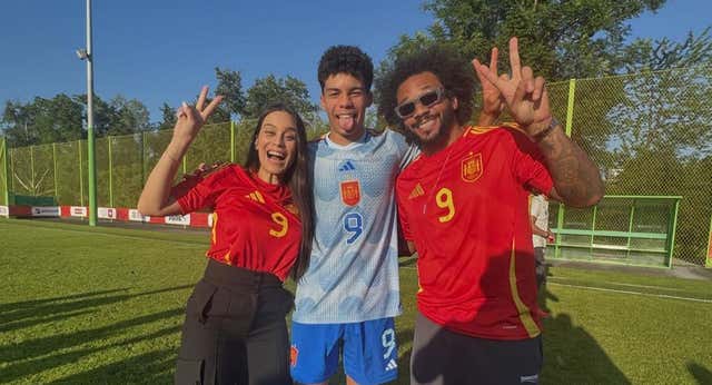 La aparición sorpresa de Marcelo con la camiseta de España en la tarde perfecta de su hijo Enzo