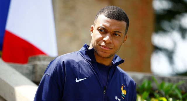 Mbappé ataca al PSG y denuncia una campaña de veto: «Luis Enrique y Luis Campos me salvaron»