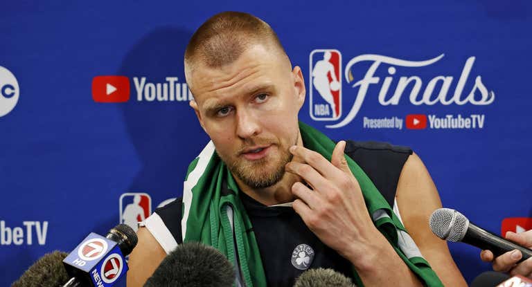 Kristaps Porzingis en el Media Day