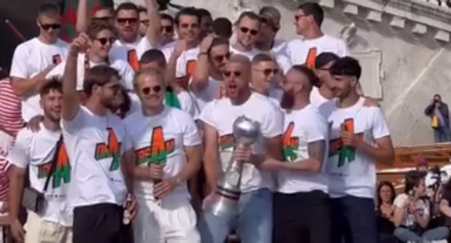 Así celebran en Venecia un ascenso a la Serie A