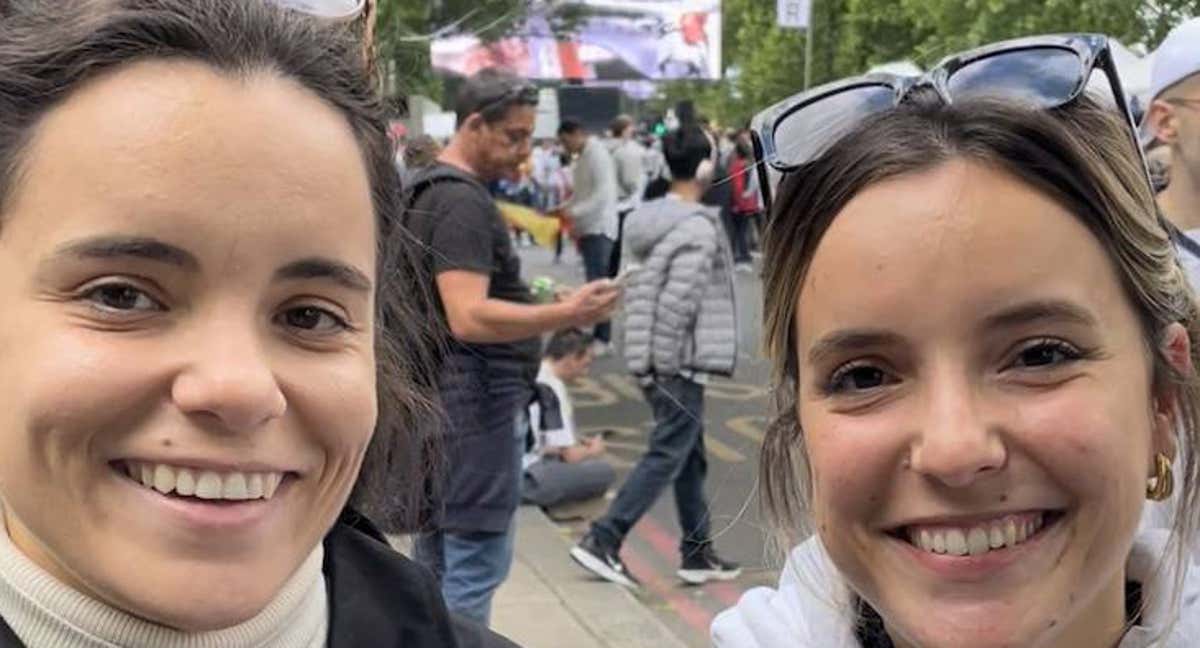 Alba y Marta Criado, en la previa de la final de Wembley./RELEVO