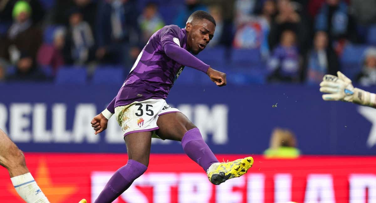 Iván Cedric, durante un partido esta temporada con el Real Valladolid.