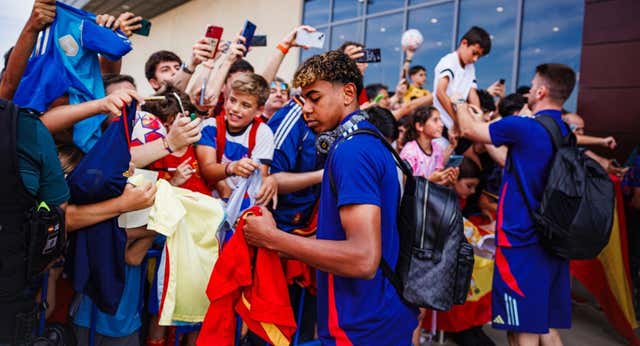España vuelve a Badajoz, la ‘cuna’ de los campeones a la que ahora sacude un drama
